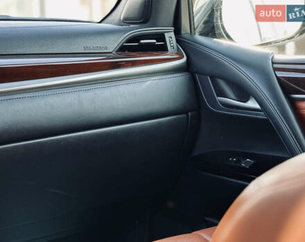 Белый Лексус ЛХ, объемом двигателя 5.7 л и пробегом 263 тыс. км за 68000 $, фото 41 на Automoto.ua