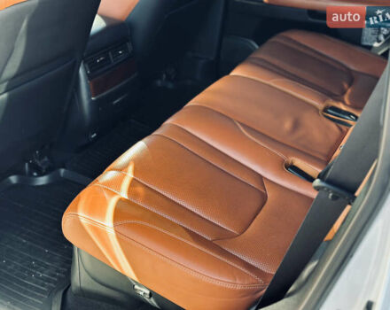 Белый Лексус ЛХ, объемом двигателя 5.7 л и пробегом 263 тыс. км за 68000 $, фото 26 на Automoto.ua