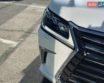 Белый Лексус ЛХ, объемом двигателя 5.7 л и пробегом 263 тыс. км за 68000 $, фото 9 на Automoto.ua