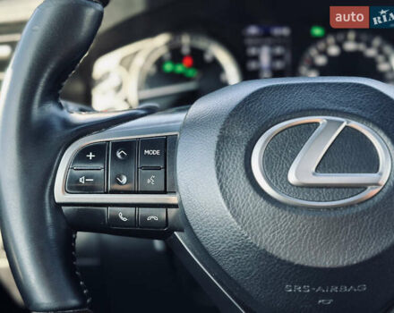 Белый Лексус ЛХ, объемом двигателя 5.7 л и пробегом 263 тыс. км за 68000 $, фото 69 на Automoto.ua