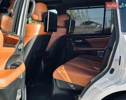 Белый Лексус ЛХ, объемом двигателя 5.7 л и пробегом 263 тыс. км за 68000 $, фото 27 на Automoto.ua