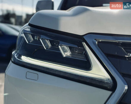 Белый Лексус ЛХ, объемом двигателя 5.7 л и пробегом 263 тыс. км за 68000 $, фото 8 на Automoto.ua