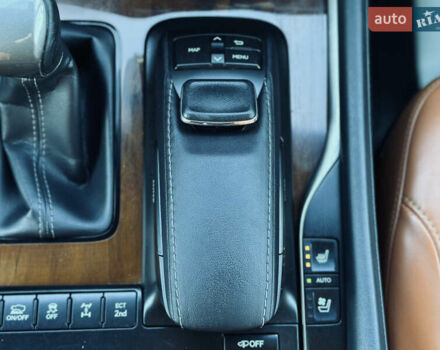 Белый Лексус ЛХ, объемом двигателя 5.7 л и пробегом 263 тыс. км за 68000 $, фото 55 на Automoto.ua