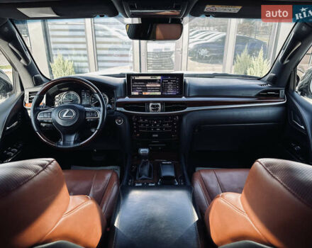 Белый Лексус ЛХ, объемом двигателя 5.7 л и пробегом 263 тыс. км за 68000 $, фото 61 на Automoto.ua