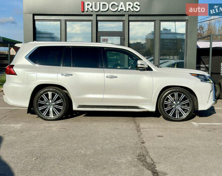 Белый Лексус ЛХ, объемом двигателя 5.7 л и пробегом 263 тыс. км за 68000 $, фото 2 на Automoto.ua