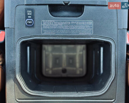 Белый Лексус ЛХ, объемом двигателя 5.7 л и пробегом 263 тыс. км за 68000 $, фото 58 на Automoto.ua