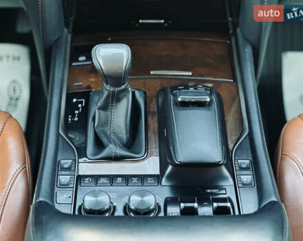 Белый Лексус ЛХ, объемом двигателя 5.7 л и пробегом 263 тыс. км за 68000 $, фото 46 на Automoto.ua