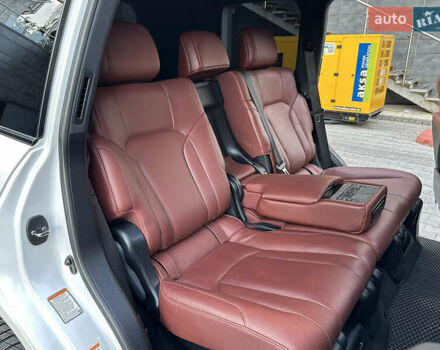 Белый Лексус ЛХ, объемом двигателя 5.66 л и пробегом 118 тыс. км за 83000 $, фото 48 на Automoto.ua