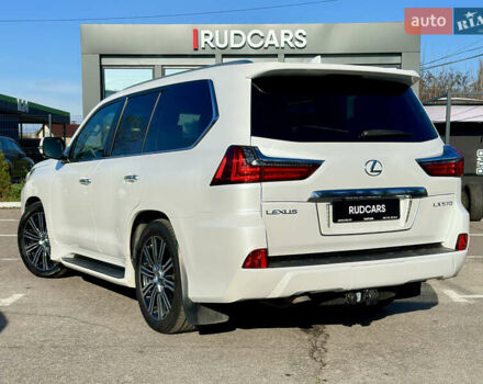 Белый Лексус ЛХ, объемом двигателя 5.7 л и пробегом 263 тыс. км за 68000 $, фото 5 на Automoto.ua