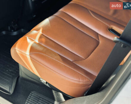 Белый Лексус ЛХ, объемом двигателя 5.7 л и пробегом 263 тыс. км за 68000 $, фото 20 на Automoto.ua