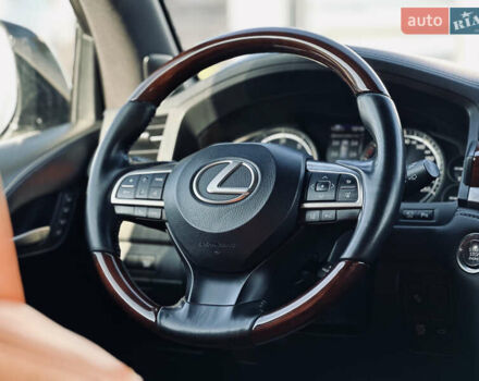 Белый Лексус ЛХ, объемом двигателя 5.7 л и пробегом 263 тыс. км за 68000 $, фото 47 на Automoto.ua