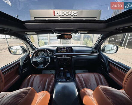 Белый Лексус ЛХ, объемом двигателя 5.7 л и пробегом 263 тыс. км за 68000 $, фото 49 на Automoto.ua