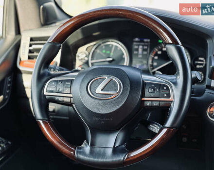 Белый Лексус ЛХ, объемом двигателя 5.7 л и пробегом 263 тыс. км за 68000 $, фото 54 на Automoto.ua