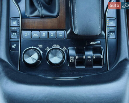 Белый Лексус ЛХ, объемом двигателя 5.7 л и пробегом 263 тыс. км за 68000 $, фото 56 на Automoto.ua