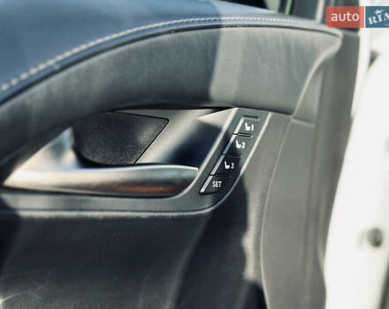 Белый Лексус ЛХ, объемом двигателя 5.7 л и пробегом 263 тыс. км за 68000 $, фото 30 на Automoto.ua