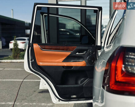 Белый Лексус ЛХ, объемом двигателя 5.7 л и пробегом 263 тыс. км за 68000 $, фото 17 на Automoto.ua