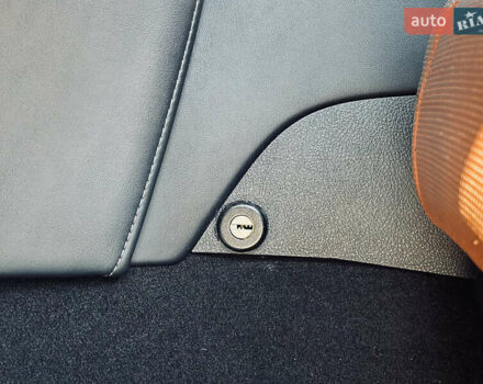 Белый Лексус ЛХ, объемом двигателя 5.7 л и пробегом 263 тыс. км за 68000 $, фото 86 на Automoto.ua