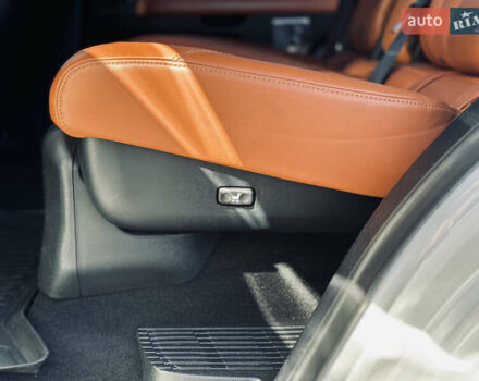 Белый Лексус ЛХ, объемом двигателя 5.7 л и пробегом 263 тыс. км за 68000 $, фото 24 на Automoto.ua