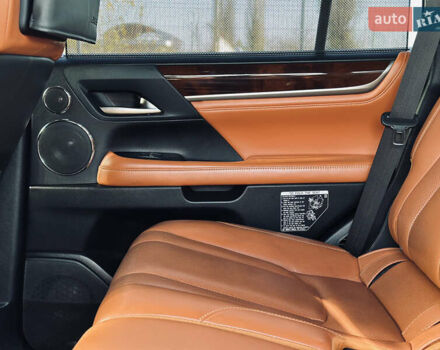 Белый Лексус ЛХ, объемом двигателя 5.7 л и пробегом 263 тыс. км за 68000 $, фото 21 на Automoto.ua