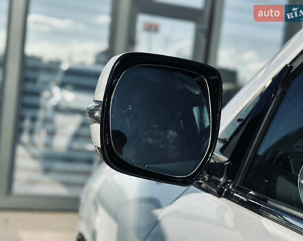 Белый Лексус ЛХ, объемом двигателя 5.7 л и пробегом 263 тыс. км за 68000 $, фото 4 на Automoto.ua