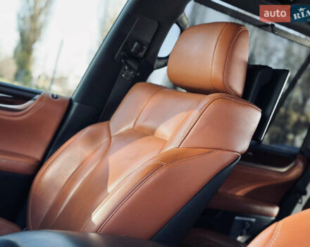 Белый Лексус ЛХ, объемом двигателя 5.7 л и пробегом 263 тыс. км за 68000 $, фото 32 на Automoto.ua