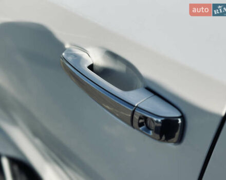 Белый Лексус ЛХ, объемом двигателя 5.7 л и пробегом 263 тыс. км за 68000 $, фото 62 на Automoto.ua