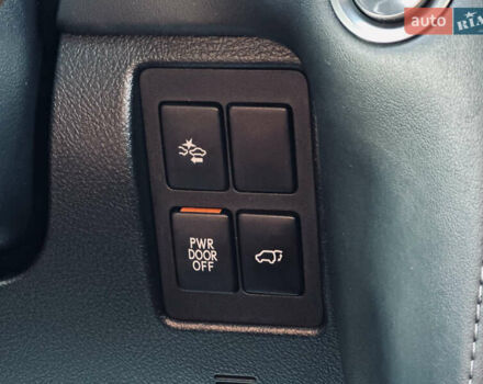 Белый Лексус ЛХ, объемом двигателя 5.7 л и пробегом 263 тыс. км за 68000 $, фото 59 на Automoto.ua