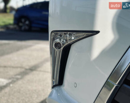 Белый Лексус ЛХ, объемом двигателя 5.7 л и пробегом 263 тыс. км за 68000 $, фото 12 на Automoto.ua