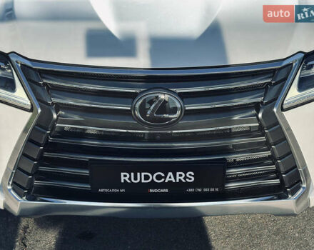 Белый Лексус ЛХ, объемом двигателя 5.7 л и пробегом 263 тыс. км за 68000 $, фото 15 на Automoto.ua