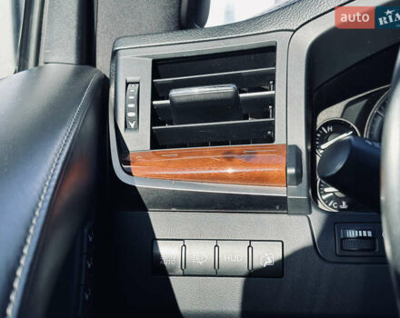 Белый Лексус ЛХ, объемом двигателя 5.7 л и пробегом 263 тыс. км за 68000 $, фото 71 на Automoto.ua