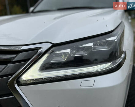 Белый Лексус ЛХ, объемом двигателя 4.46 л и пробегом 60 тыс. км за 85000 $, фото 32 на Automoto.ua