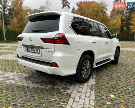 Белый Лексус ЛХ, объемом двигателя 4.46 л и пробегом 60 тыс. км за 85000 $, фото 5 на Automoto.ua