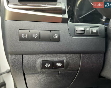 Белый Лексус ЛХ, объемом двигателя 4.46 л и пробегом 60 тыс. км за 85000 $, фото 11 на Automoto.ua