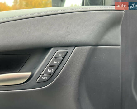 Белый Лексус ЛХ, объемом двигателя 4.46 л и пробегом 60 тыс. км за 85000 $, фото 10 на Automoto.ua