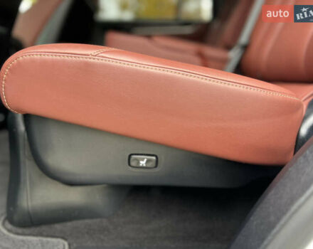 Белый Лексус ЛХ, объемом двигателя 4.46 л и пробегом 60 тыс. км за 85000 $, фото 21 на Automoto.ua