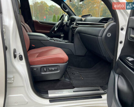 Белый Лексус ЛХ, объемом двигателя 4.46 л и пробегом 60 тыс. км за 85000 $, фото 29 на Automoto.ua