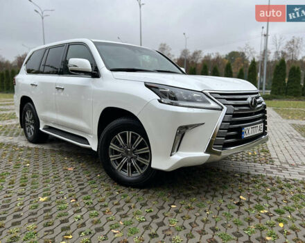 Белый Лексус ЛХ, объемом двигателя 4.46 л и пробегом 60 тыс. км за 85000 $, фото 7 на Automoto.ua