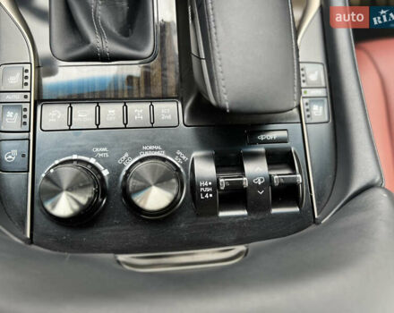 Белый Лексус ЛХ, объемом двигателя 4.46 л и пробегом 60 тыс. км за 85000 $, фото 14 на Automoto.ua