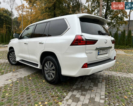 Белый Лексус ЛХ, объемом двигателя 4.46 л и пробегом 60 тыс. км за 85000 $, фото 3 на Automoto.ua