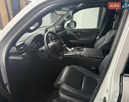 Белый Лексус ЛХ, объемом двигателя 3.45 л и пробегом 46 тыс. км за 120000 $, фото 5 на Automoto.ua