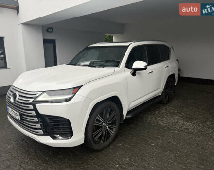 Белый Лексус ЛХ, объемом двигателя 3.45 л и пробегом 46 тыс. км за 120000 $, фото 1 на Automoto.ua
