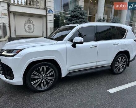 Белый Лексус ЛХ, объемом двигателя 3.45 л и пробегом 20 тыс. км за 127500 $, фото 3 на Automoto.ua