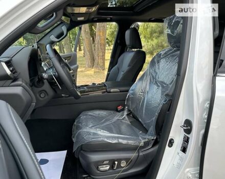 Белый Лексус ЛХ, объемом двигателя 3.45 л и пробегом 1 тыс. км за 124999 $, фото 78 на Automoto.ua