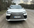 Белый Лексус ЛХ, объемом двигателя 3.35 л и пробегом 73 тыс. км за 109500 $, фото 1 на Automoto.ua