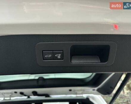 Белый Лексус ЛХ, объемом двигателя 3.35 л и пробегом 12 тыс. км за 120500 $, фото 91 на Automoto.ua