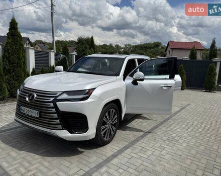 Белый Лексус ЛХ, объемом двигателя 3.45 л и пробегом 15 тыс. км за 127000 $, фото 3 на Automoto.ua