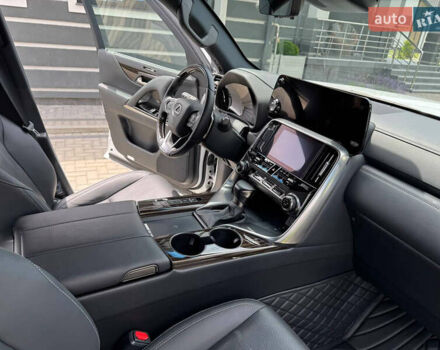 Белый Лексус ЛХ, объемом двигателя 3.45 л и пробегом 15 тыс. км за 127000 $, фото 12 на Automoto.ua