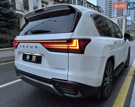 Белый Лексус ЛХ, объемом двигателя 3.45 л и пробегом 20 тыс. км за 127500 $, фото 103 на Automoto.ua