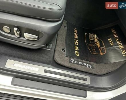 Белый Лексус ЛХ, объемом двигателя 3.35 л и пробегом 12 тыс. км за 120500 $, фото 71 на Automoto.ua