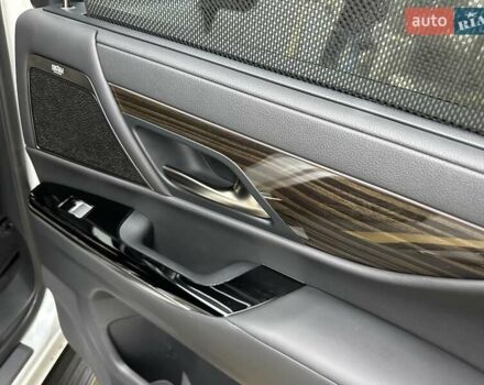 Белый Лексус ЛХ, объемом двигателя 3.35 л и пробегом 12 тыс. км за 120500 $, фото 88 на Automoto.ua